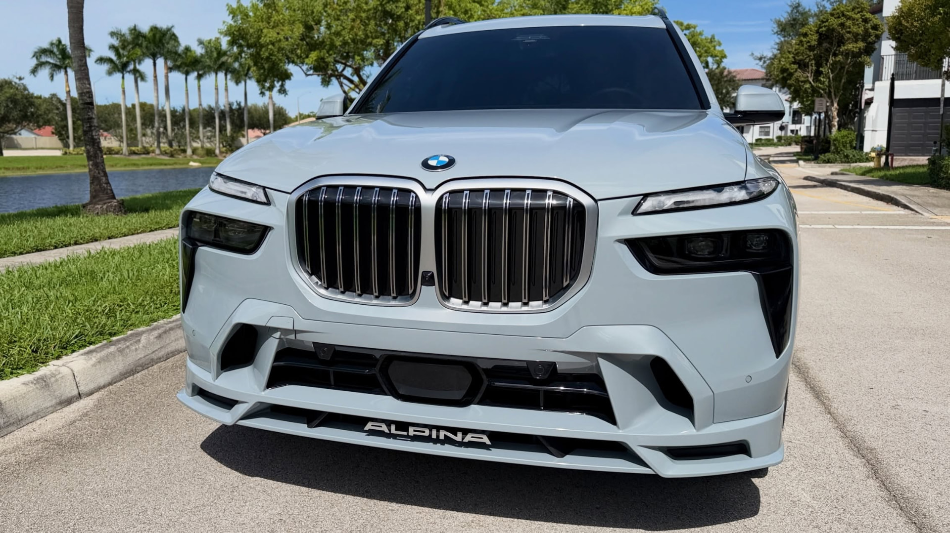 Glossy BMW Alpina XB7 protected with ceramic coating